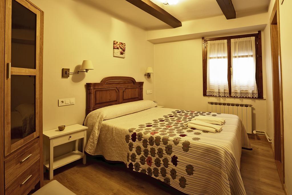 Hostal Orialde Ochagavía Exterior foto